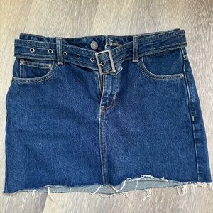 GUESS? Dark Wash Denim Mini Skirt Size 25 Waist - Belt Included